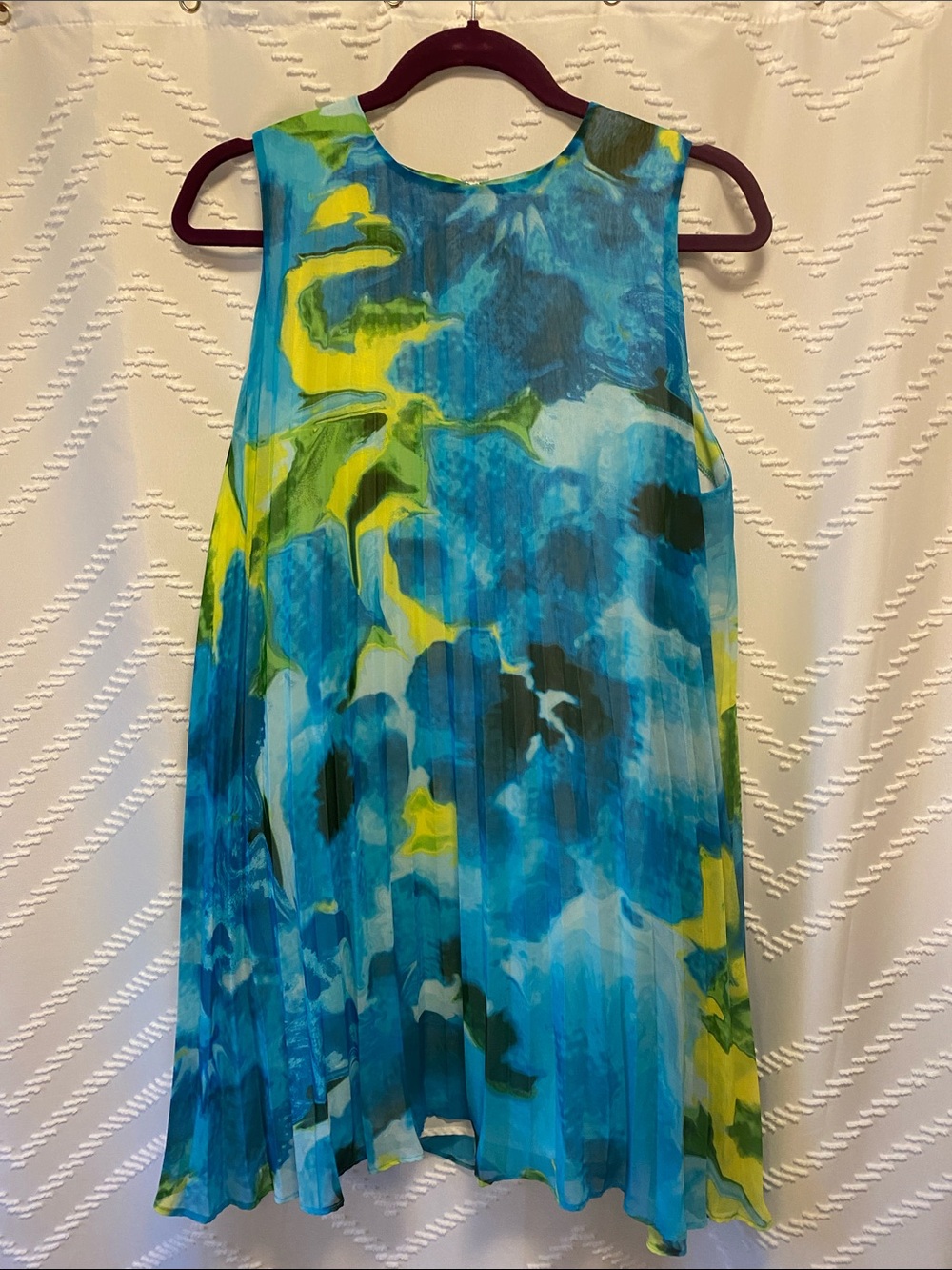 BB Dakota Sleeveless Pleated Mini Dress Size M in Blue & Yellow Watercolor